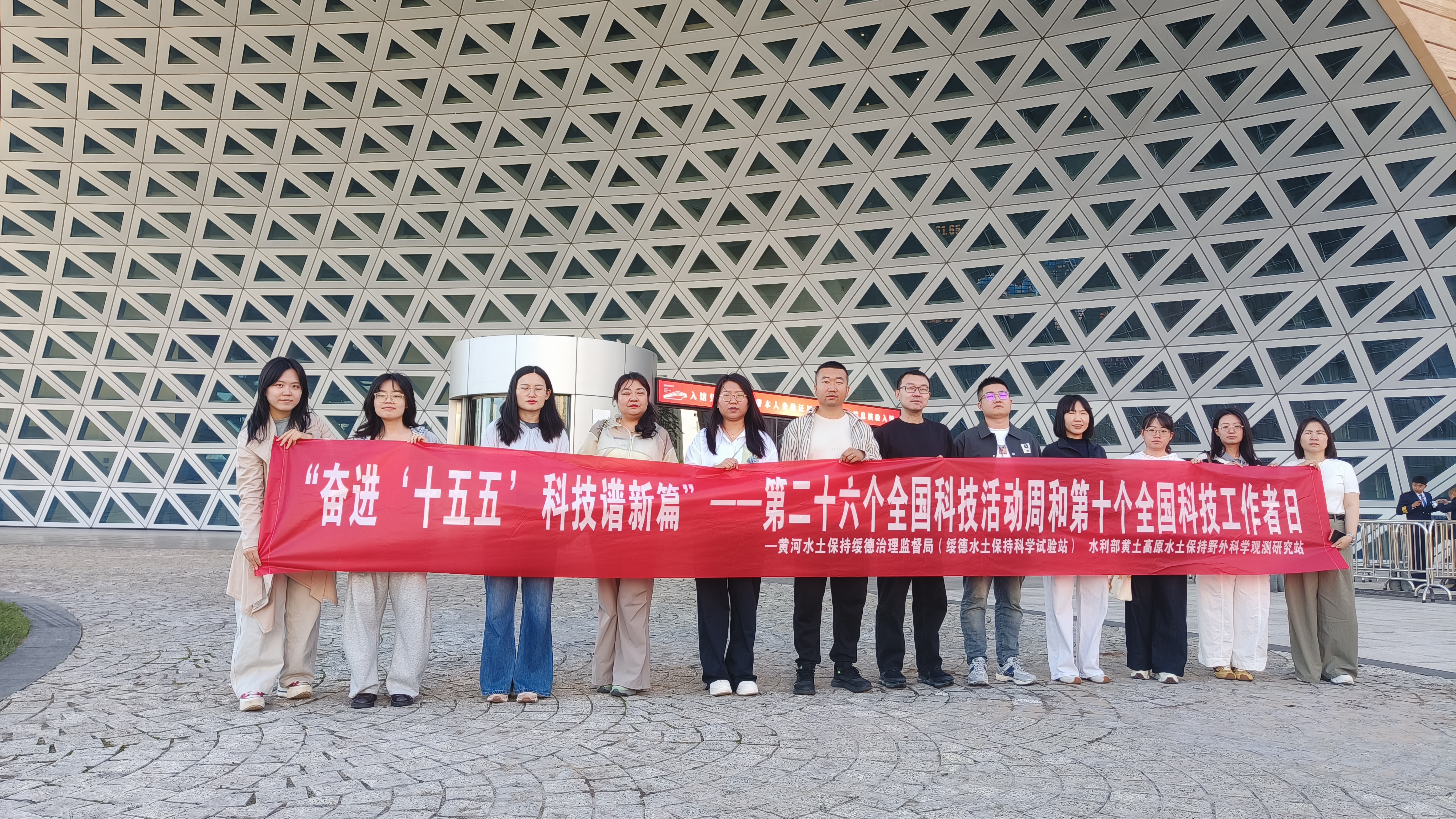 f96a5dbbe75b4bc59391717124c5dd01.jpg